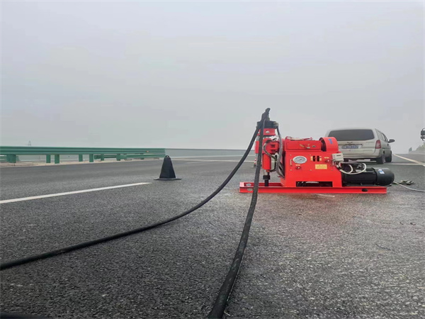 重兴镇马路路基路面开裂下沉注浆加固灌浆